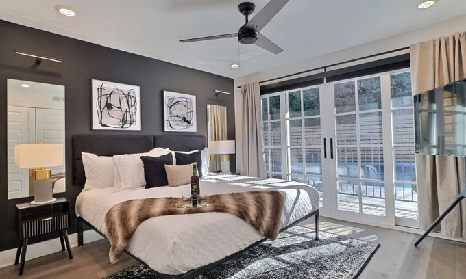 Crestline Heights Apartamento | Upscale suite w/ pool & extra large balcony