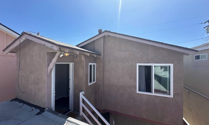 Corona del Mar Casa | Upstairs Beach Bungalow | Block to Beach