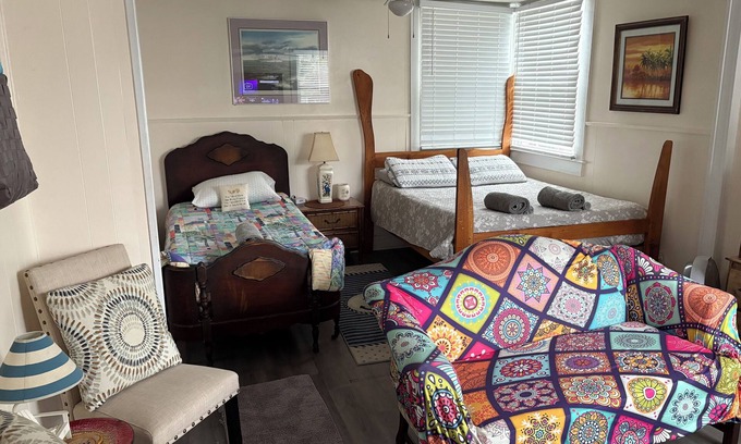 Morehead City Apartamento | Apartamento privado en la planta superior con escaleras privadas que ha sido recientemente renovado.