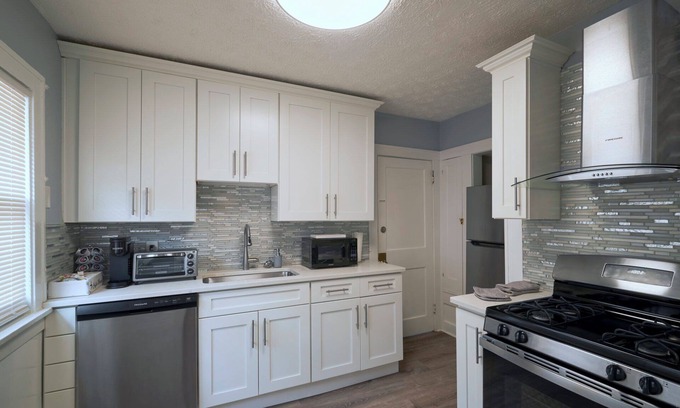 Lakewood Casa | Upstairs unit in duplex