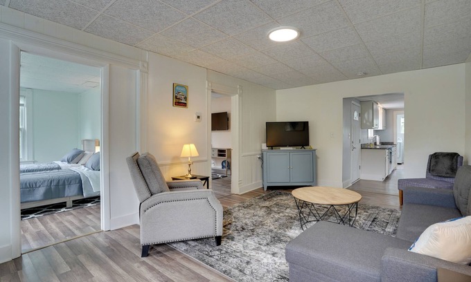 East Syracuse Apartamento | Upstate New York Vacation Rental w/ Hot Tub!