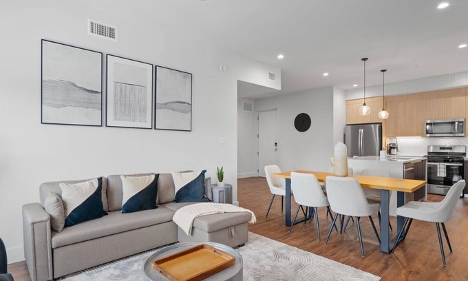 West Congress Apartamento | Upstay: Modern & Pet-friendly 2BR Home near SoCo