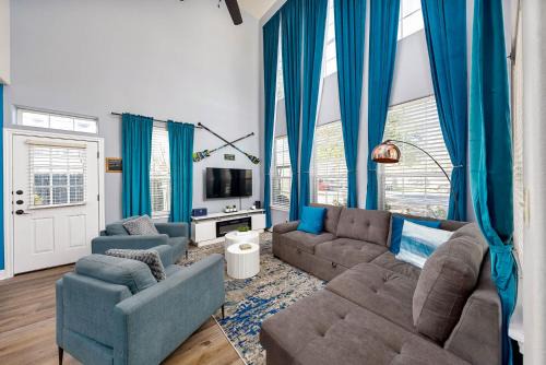 Govalle Casa | Upstay Stylish 4BR Getaway in Vibrant East Austin