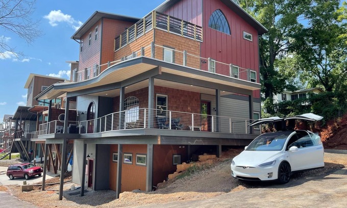Asheville Casa | Upstream Bachelor Sanctuary - NO damage!! Pure Water.