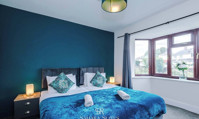 Wolverhampton Casa | Upto 20%OFF | Modern 5BR | Sleeps 10 | Parking