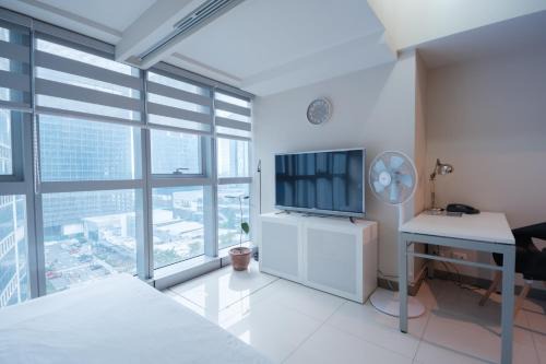 Pinagsama Apartamento | Uptown BGC Luxury 1br Suite with Fast Wifi
