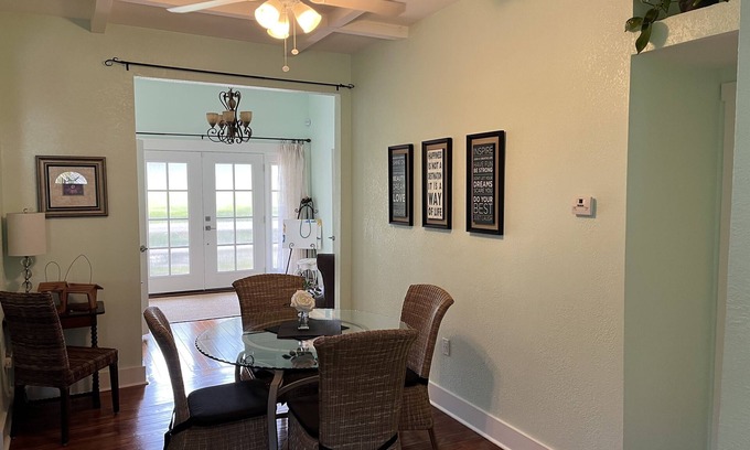 Historic Uptown Casa | Uptown Bungalow 2/2