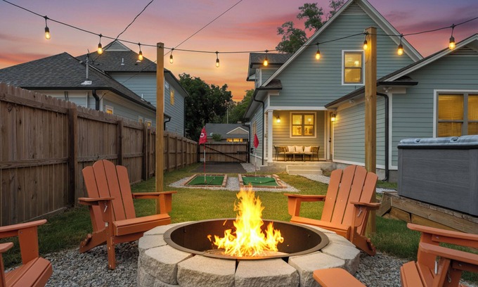 Crosstown Casa | Uptown Funk! Hot Tub, Mini Golf, Pool Tble, Shufbd