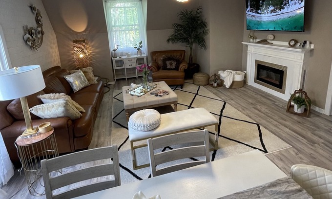 Michigan City Apartamento | Uptown Penthouse on Pine: By Lake Michigan, Shopping & Casino!
