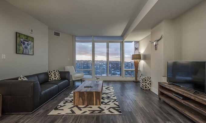 Clayton Park Apartamento | Urban 1BR Apt with Skyline Views, On-Site Theater