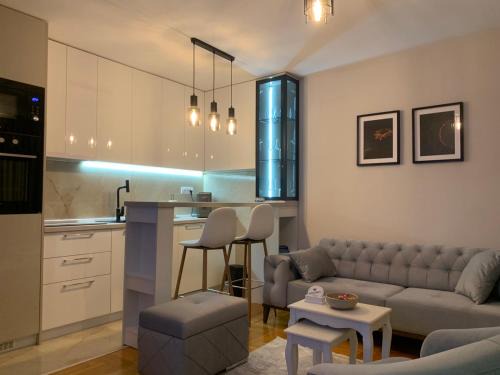 Kraljevo Apartamento | Urban Apartman-privatan parking-