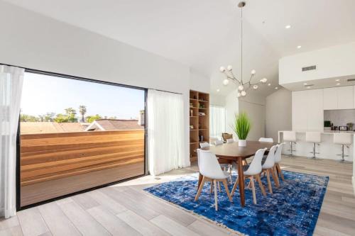 Garfield Casa | Urban Art Loft - Historic DT Phoenix-Chefs Kitchen