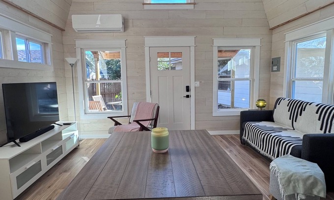 West San Antonio Casa | Urban Barn Retreat San Antonio - Escape the City While in the City!