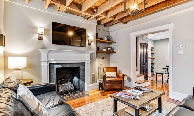 Center City Casa | Urban Charm! 4BR/2BR Retreat w/Patio & Parking