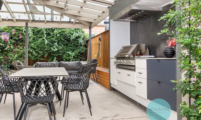 Wickham Casa | 'Urban Chic on Grey' - 3 Bedroom Retreat in Wickham