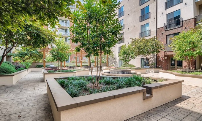 The Gulch Apartamento | Urban Comfort 2BD Near Broadway & Nightlife
