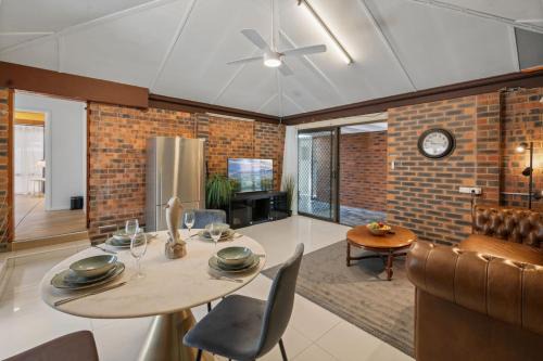 Robertson Casa | Urban Comfort Cozy and Convenient with a Shared Pool