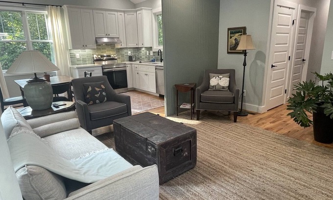Durham Cabaña | Urban cottage steps from Duke and 9th St - brand new house