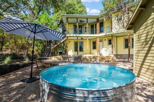 Travis Heights Casa | Urban Cowboy Villas - Heart of 704