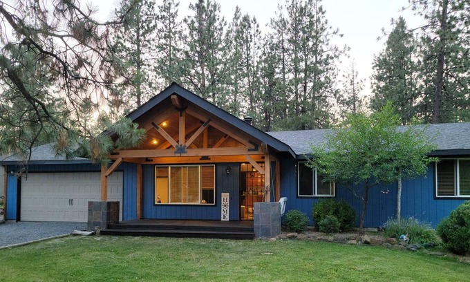 Deschutes River Woods Casa | Urban Craftsman Retreat
