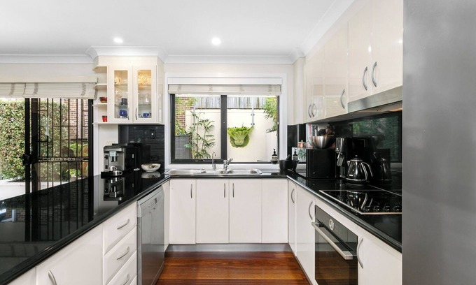 Lane Cove Casa | Urban Elegance: Luxe 3-Bedroom Home in Lane Cove