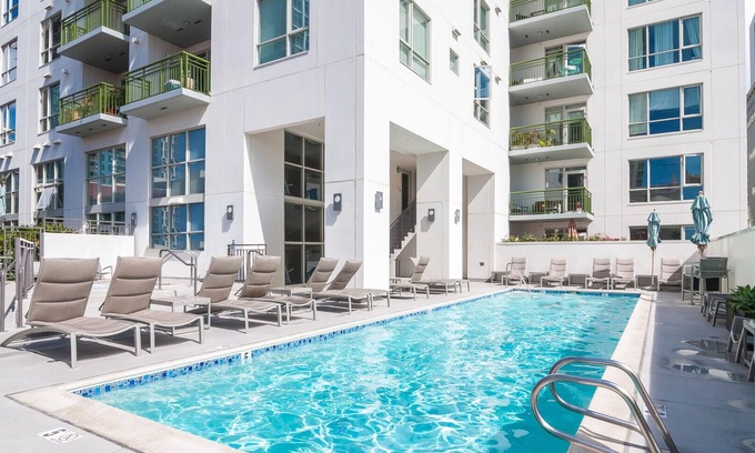 Downtown San Diego Condominio | Urban Hi-Tech 2 BR Escape in Little Italy~Near Bay, Gas Lamp & Beaches!