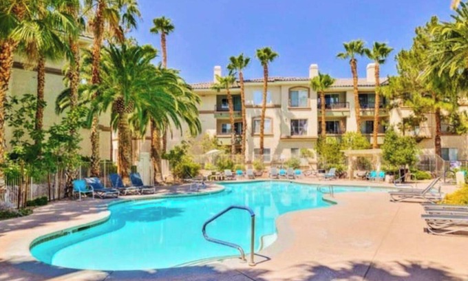 Spring Valley Condominio | Urban Living at The Vistana