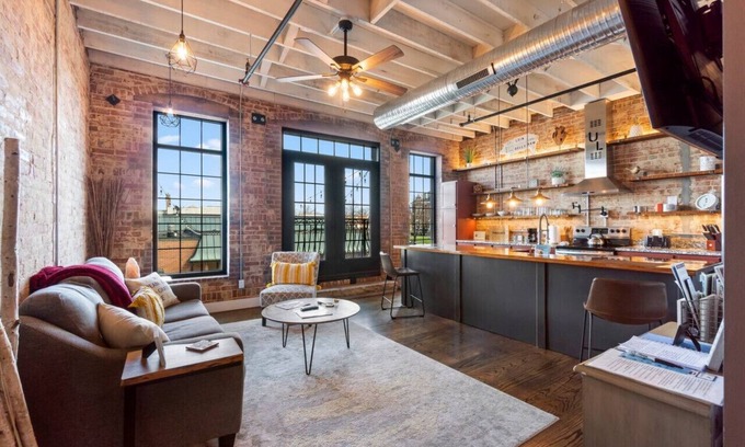 Perryville Apartamento | Urban Loft #5 GRAY · Downtown Urban Loft above Restaurants & Boutiques