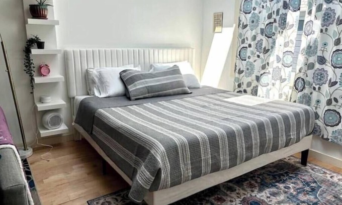 Old North End Apartamento | Urban Luxury Loft: Parking+72”TV