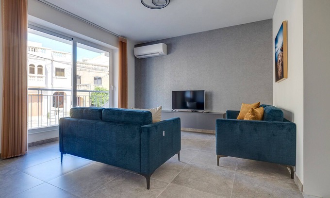 San Gwann Apartamento | Urban Oasis, 3BR Duplex in a Prime Location