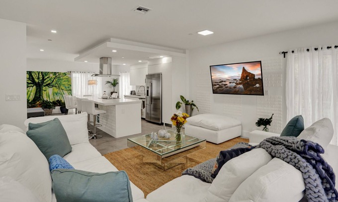 The Roads Casa | Urban Oasis Hideaway 3B/2.5B