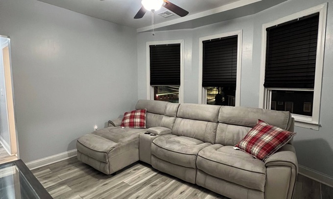 Ampere Apartamento | Urban Oasis: Spacious 3-Bedroom Retreat in Newark, Just 30 Minutes from NYC!