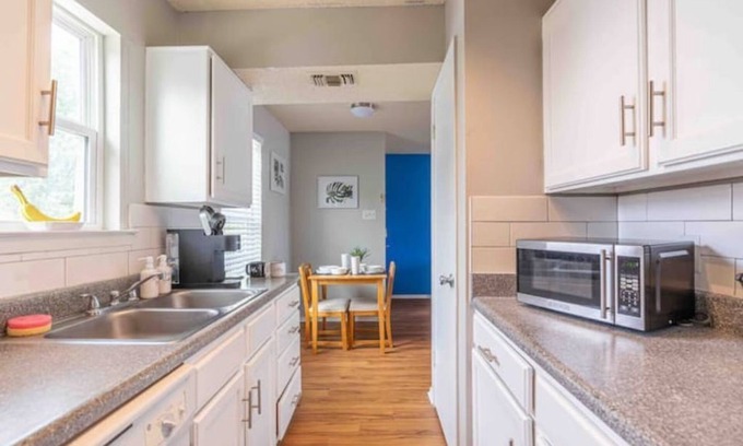 Terrell Heights Apartamento | Urban Oasis: Stylish 1 BR, 1 BA Apartment in SATX