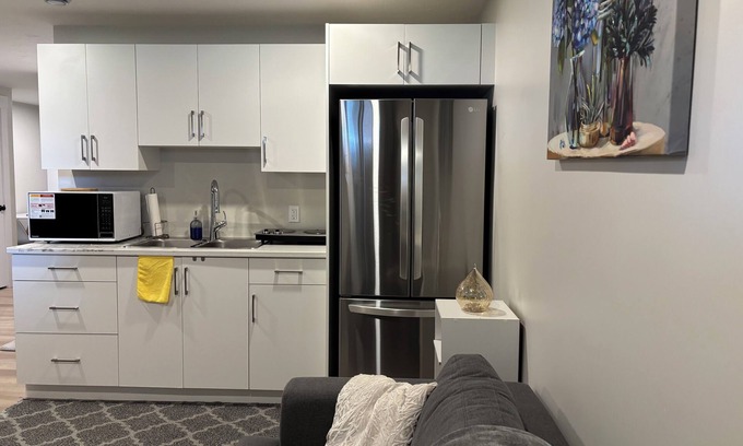 Dieppe Apartamento | Urban Oasis - Your Private Air Conditioned Suite