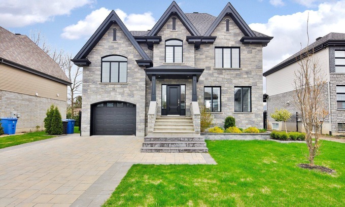 Saint-Hubert Casa | Urban Retreat - 3 Beds| 6 Guests| Free Parking