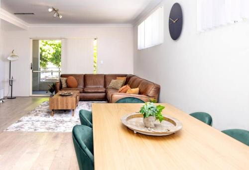 Perth Casa | Urban Retreat CBD Perth House 4BR 3BA 2PK SLEEP 8!