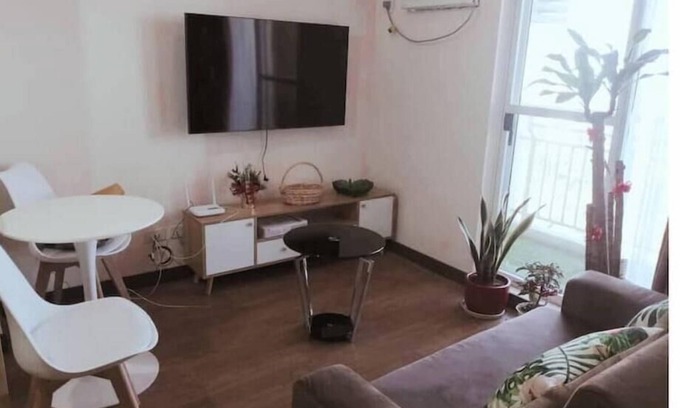 Diliman Apartamento | Urban Retro Haven - Groovy Staycation Holiday Destination in Quezon City