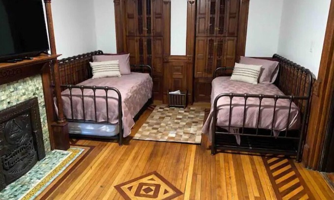 Bedford-Stuyvesant Casa | Urban Sanctuary Limestone Townhome Stuy Heights BK