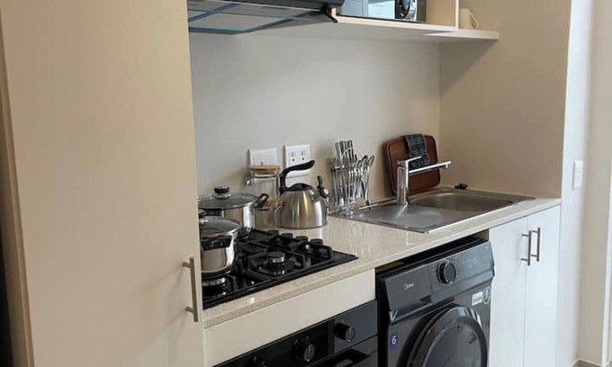 Umhlanga Apartamento | Urban & Serene Rental Apartment in uMhlanga