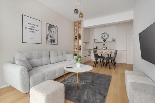 Oradea Apartamento | Urban Suite- Luxe 2BR with Balcony and Parking