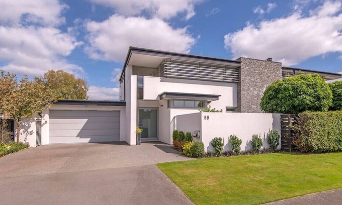 Strowan Casa | Urunga Dream Home - Bryndwr