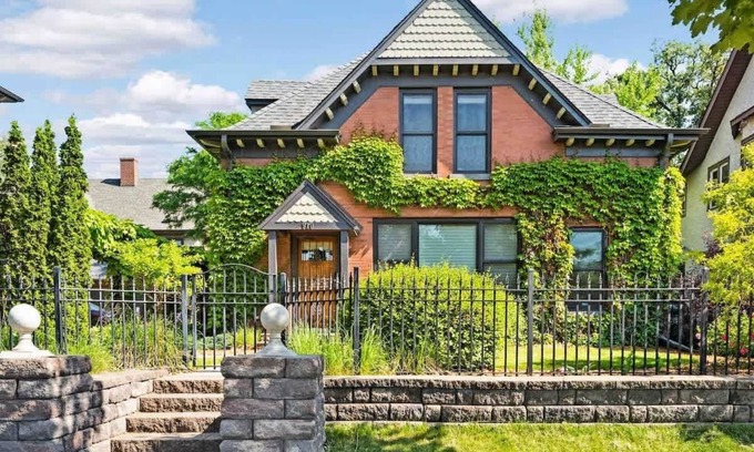 Elliot Park Casa | US Bank | Downtown Mpls | Convention Center