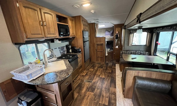 Plaue Casa | US caravan Springdale with bunk bed (max. 4 pers.)
