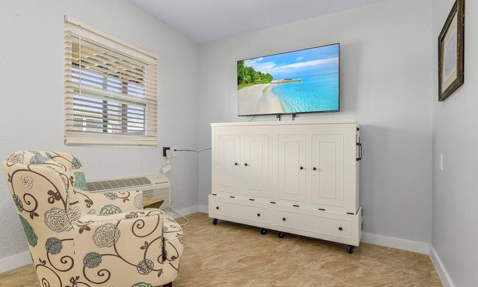 Matlacha Isles Condominio | 6 Person 1-Bedroom Condo with Waterview Patio Starfish - Welcome to our newly renovated one-bedroom condo!