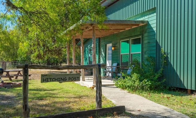 Utopia Cabina | Utopia River Retreat is a secluded paradise nestled along the Sabinal River in the Texas Hill Country.