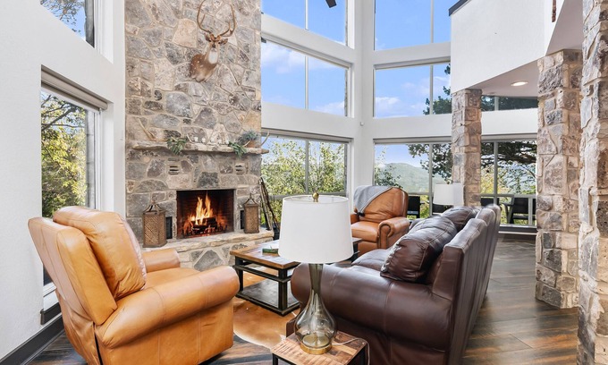 Utopia Casa | Utopian Hilltop Ranch Getaway