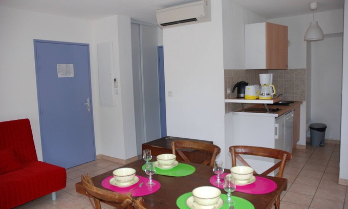 Uzes Apartamento | UZES APPART HOTEL