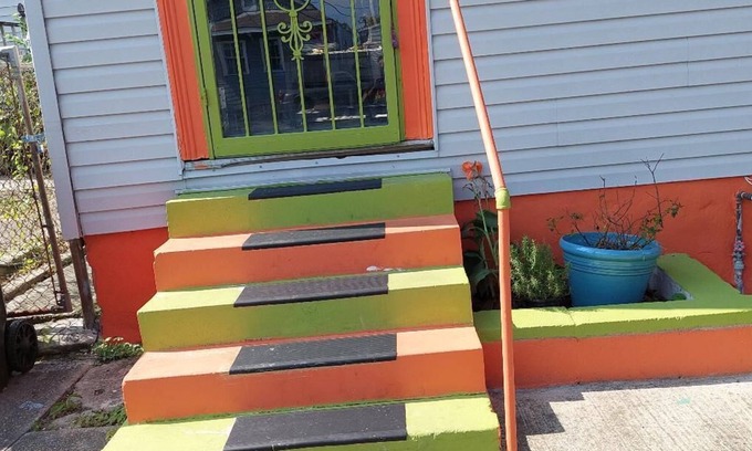 Treme Casa | V&J Guest House . Located in Historic Treme. Close to all amenities of the cit