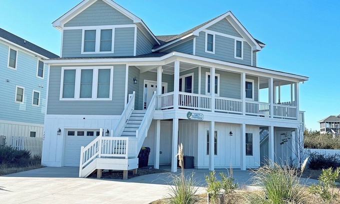 Ocean Hill Casa | V1207 - Salt Therapy, oceanside, 6 br, 4.5 ba, pool, hot tub, and cabana.