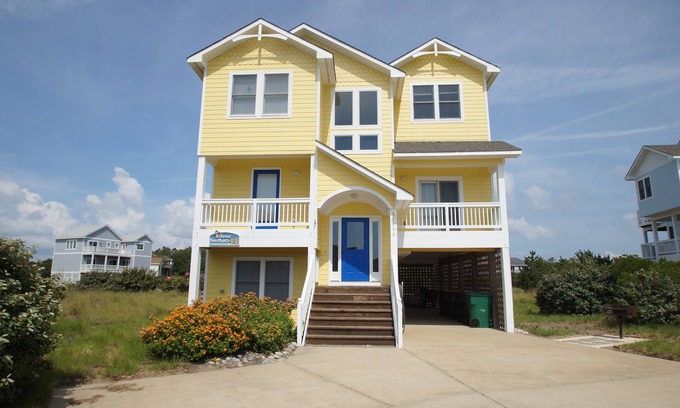 Ocean Hill Casa | V1252- A Real Beauty! 6 Bedrooms (3 masters), Hot Tub, 2 Com Pools, Foosball!